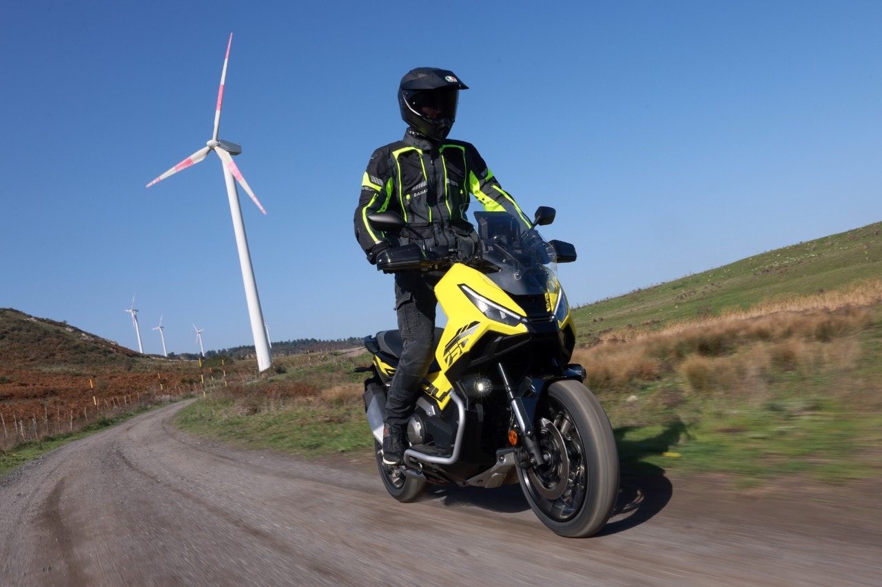 Honda X-ADV: tutte le immagini del modello 2025